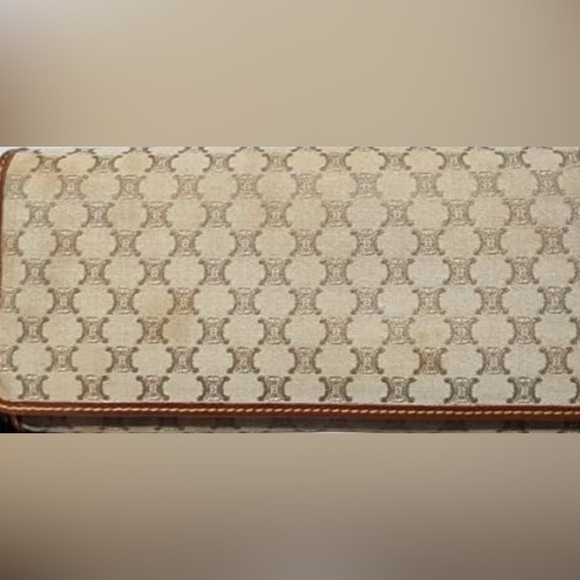 Authentic Celine Vintage Macadam
Wallet Beige/Brown - Picture 8 of 10